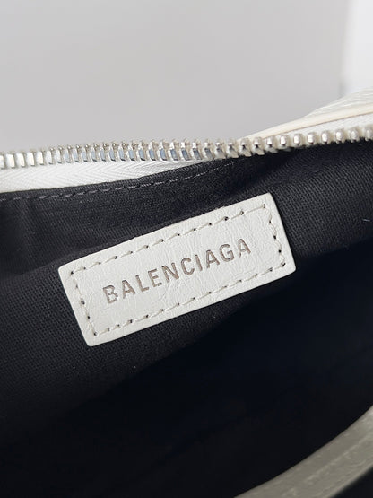 LE CAGOLE XS SHOULDER BAG 26 IN WHITE ARENA LAMBSKIN WITH PIERCING SILVER HARDWARE