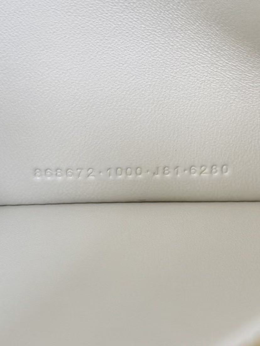 Clicca Shoulder Bag Medium White Arena Lambskin